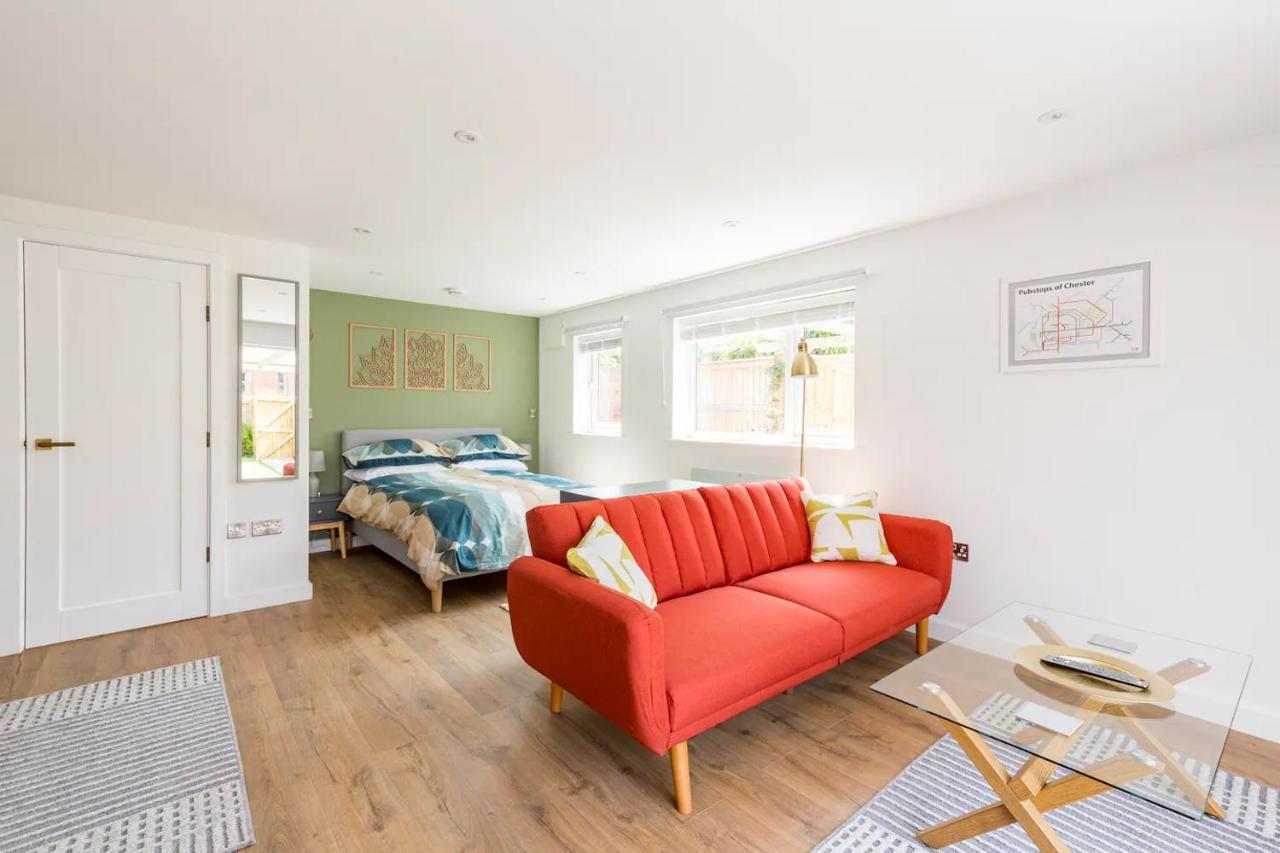 Charming Chester Studio With Private Garden & Free Parking Exterior photo
